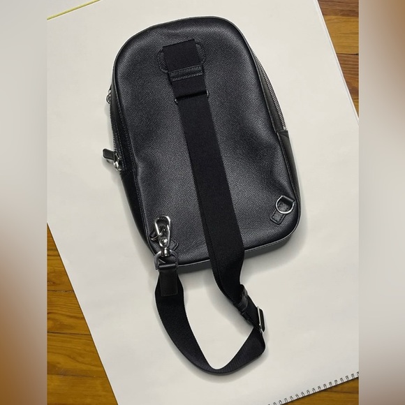 Sold-Dunhill Cadagon Black Pebbled Leather Adjustable Sling Bag- Very Nice- - Picture 2 of 3